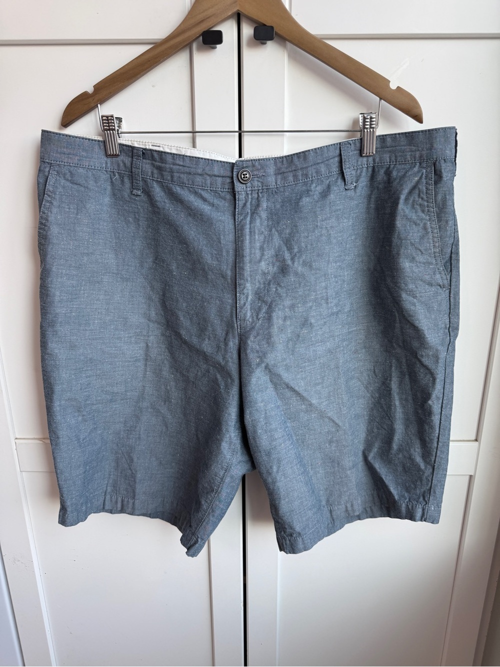 Dockers Men’s Blue Chambray Shorts Size 44 Classic Fit